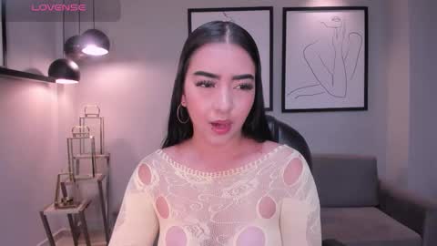 Sophie online show from December 21, 2025, 4:08 am