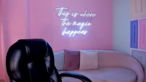 Snapshot of sophielanne chatting on February 26, 2026, 4:44 am Sophie online show from February 26, 2026, 4:44 am