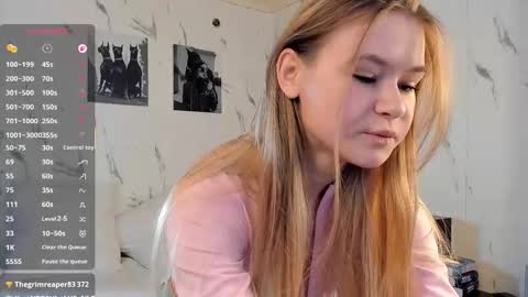 Snapshot of sophierayne_ chatting on February 5, 2026, 9:58 am SophieRayne online show from February 5, 2026, 9:58 am