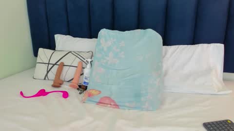 sophieturner_mg online show from November 11, 2025, 7:25 pm