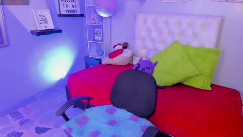 Snapshot of sophiia_13 chatting on December 4, 2024, 8:51 pm Sofi online show from December 4, 2024, 8:51 pm