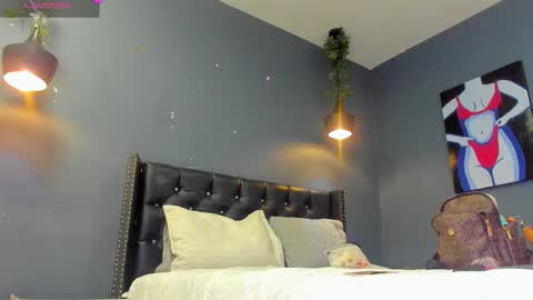 Snapshot of sophiietaylor_ chatting on October 13, 2025, 11:27 pm Sophie Taylor online show from October 13, 2025, 11:27 pm