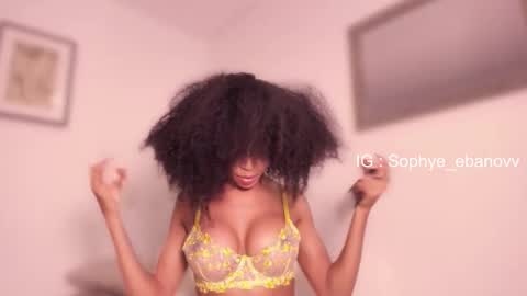 Snapshot of sophye_ebanov chatting on February 20, 2026, 1:02 am SEE U HERE OF online show from February 20, 2026, 1:02 am