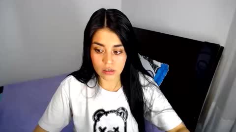 Snapshot of sopphy_white chatting on April 22, 2026, 12:02 am Sophy online show from April 22, 2026, 12:02 am