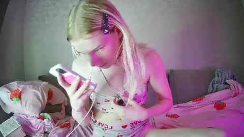 Snapshot of soska_albinosk chatting on July 14, 2026, 10:21 am soska_albinosk online show from July 14, 2026, 10:21 am