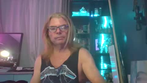 Milaney  Dalaney online show from April 15, 2026, 3:24 am