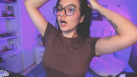 Lili online show from November 8, 2025, 5:40 am