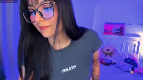 Snapshot of soy___lili chatting on December 2, 2025, 12:27 am Lili online show from December 2, 2025, 12:27 am