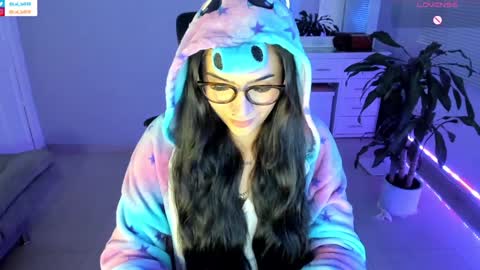 Luisa    online show from January 7, 2025, 12:55 am