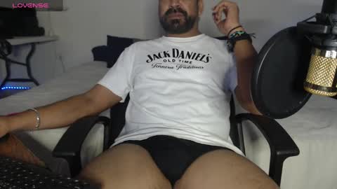 Snapshot of soyelcarlitos chatting on December 17, 2024, 4:34 am El Carlitos online show from December 17, 2024, 4:34 am