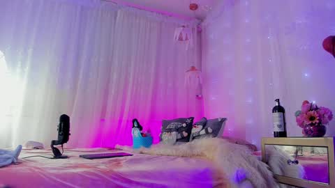 Snapshot of soyemi_ chatting on January 6, 2025, 1:42 am 25 online show from January 6, 2025, 1:42 am