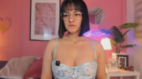 Snapshot of soysaraa_ chatting on September 18, 2025, 6:04 am Aleja online show from September 18, 2025, 6:04 am