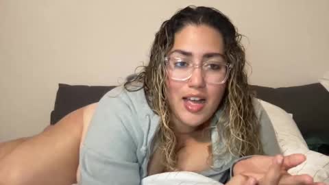 Snapshot of spacebunsxxx chatting on December 29, 2024, 12:41 am spacebunsxxx online show from December 29, 2024, 12:41 am