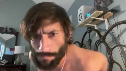 TrndSettrz online show from February 3, 2025, 11:26 pm