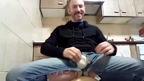 Snapshot of spanishharddick chatting on December 26, 2024, 1:10 pm Manu online show from December 26, 2024, 1:10 pm