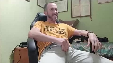 Snapshot of spanishharddick chatting on December 14, 2025, 5:29 pm Manu online show from December 14, 2025, 5:29 pm