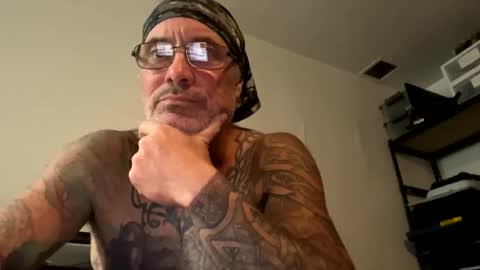 Snapshot of specter1972 chatting on December 4, 2025, 12:09 am specter1972 online show from December 4, 2025, 12:09 am