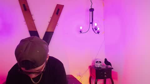 spencerm_ online show from November 25, 2025, 11:38 pm