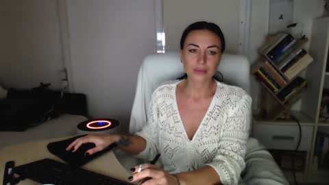 Carla online show from October 6, 2025, 3:53 pm