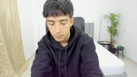 Snapshot of spider_master77 chatting on March 2, 2025, 3:13 am spider master online show from March 2, 2025, 3:13 am