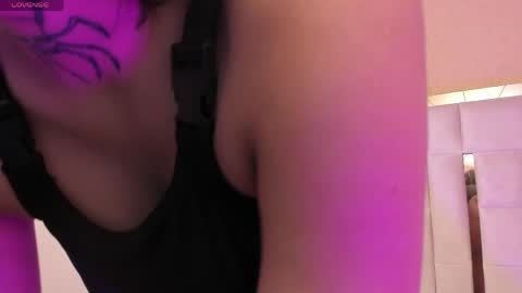Snapshot of spider_webbed chatting on May 26, 2026, 12:01 pm Spider online show from May 26, 2026, 12:01 pm