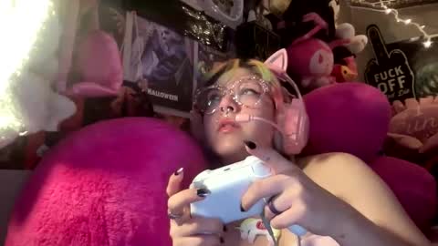 Pixie online show from June 3, 2026, 12:24 am