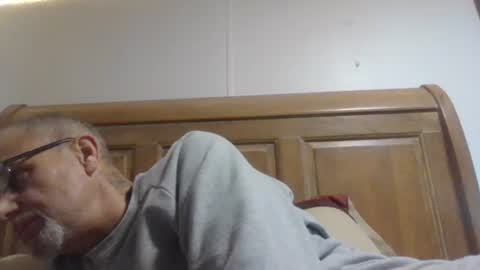 Snapshot of springer007 chatting on March 5, 2026, 5:53 pm Jsmitty and she so sexy online show from March 5, 2026, 5:53 pm