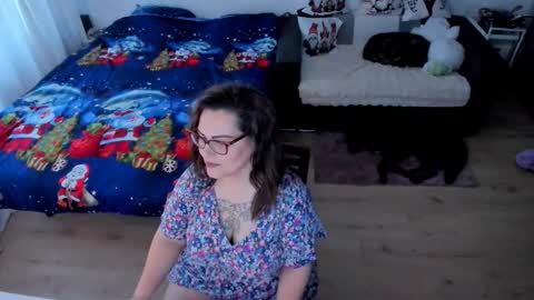 Kim online show from December 4, 2025, 2:04 pm