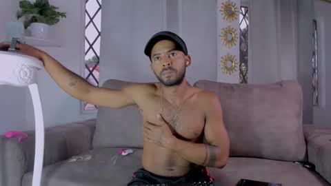 Snapshot of sr_blackk chatting on February 17, 2026, 8:59 pm Teddy online show from February 17, 2026, 8:59 pm