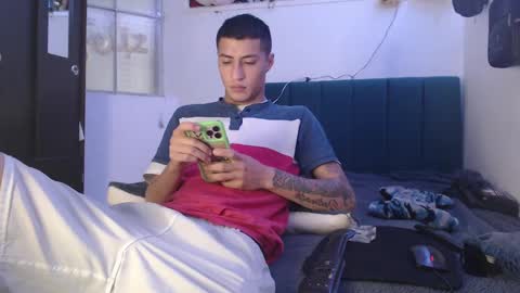 Snapshot of sr_porn01 chatting on February 14, 2025, 1:40 pm sr_porn01 online show from February 14, 2025, 1:40 pm