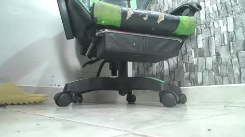 Snapshot of srfindomfeet_ chatting on October 25, 2025, 2:08 am sr master cum its my old account online show from October 25, 2025, 2:08 am