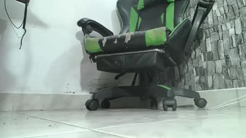 Snapshot of srfindomfeet_ chatting on October 31, 2025, 1:39 am sr master cum its my old account online show from October 31, 2025, 1:39 am