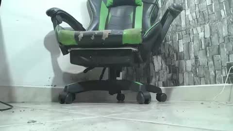 Snapshot of srfindomfeet_ chatting on November 15, 2025, 12:41 am sr master cum its my old account online show from November 15, 2025, 12:41 am