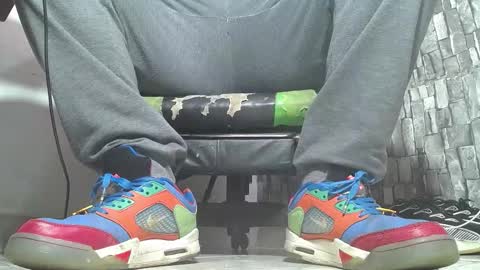 Snapshot of srfindomfeet_ chatting on November 19, 2025, 1:55 pm sr master cum its my old account online show from November 19, 2025, 1:55 pm