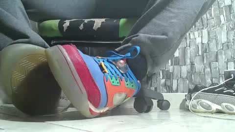 Snapshot of srfindomfeet_ chatting on November 20, 2025, 2:45 am sr master cum its my old account online show from November 20, 2025, 2:45 am