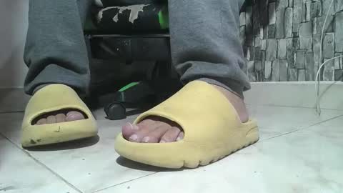 Snapshot of srfindomfeet_ chatting on December 15, 2025, 8:13 pm sr master cum its my old account online show from December 15, 2025, 8:13 pm