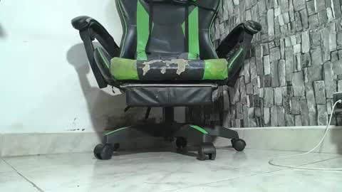 Snapshot of srfindomfeet_ chatting on December 23, 2025, 8:01 am sr master cum its my old account online show from December 23, 2025, 8:01 am