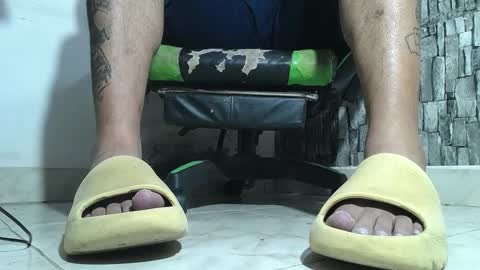 Snapshot of srfindomfeet_ chatting on January 5, 2026, 7:06 pm sr master cum its my old account online show from January 5, 2026, 7:06 pm