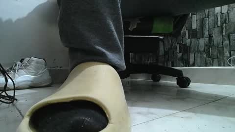 Snapshot of srfindomfeet_ chatting on January 14, 2026, 11:16 am sr master cum its my old account online show from January 14, 2026, 11:16 am