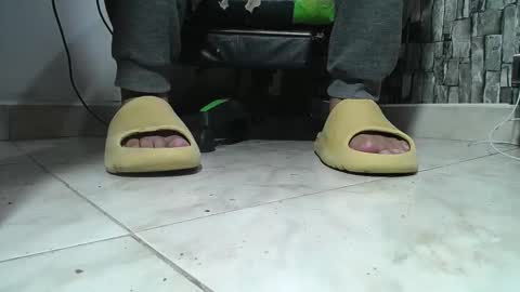 Snapshot of srfindomfeet_ chatting on January 17, 2026, 7:17 pm sr master cum its my old account online show from January 17, 2026, 7:17 pm