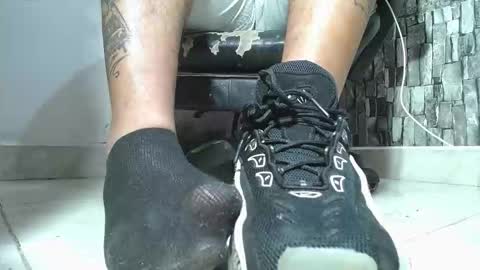 Snapshot of srfindomfeet_ chatting on January 18, 2026, 8:23 pm sr master cum its my old account online show from January 18, 2026, 8:23 pm