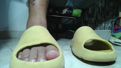 Snapshot of srfindomfeet_ chatting on February 1, 2026, 7:18 am sr master cum its my old account online show from February 1, 2026, 7:18 am