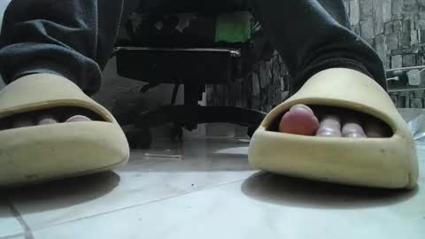 Snapshot of srfindomfeet_ chatting on February 6, 2026, 3:55 am sr master cum its my old account online show from February 6, 2026, 3:55 am