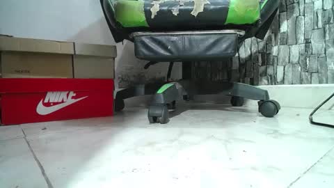 Snapshot of srfindomfeet_ chatting on February 8, 2026, 3:32 am sr master cum its my old account online show from February 8, 2026, 3:32 am