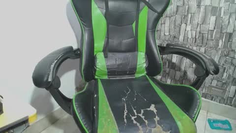 Snapshot of srfindomfeet_ chatting on February 27, 2026, 1:38 am sr master cum its my old account online show from February 27, 2026, 1:38 am