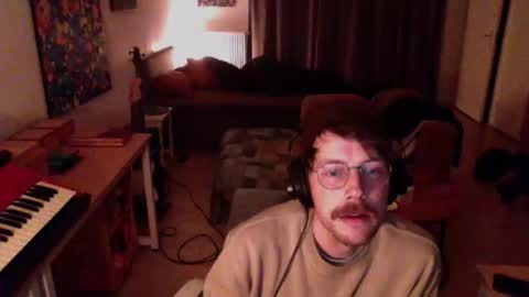 Snapshot of ssnttsnttsnss chatting on December 5, 2024, 2:42 am Roger online show from December 5, 2024, 2:42 am