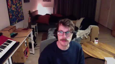 Snapshot of ssnttsnttsnss chatting on December 7, 2024, 3:47 am Roger online show from December 7, 2024, 3:47 am