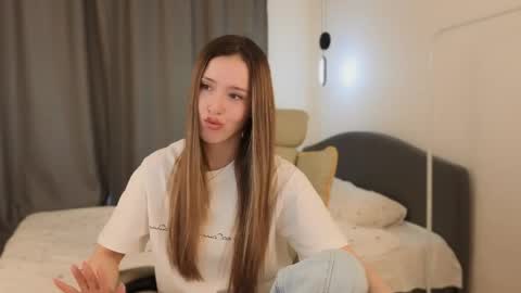 Snapshot of ssurf_time chatting on May 27, 2026, 4:42 am Chloe online show from May 27, 2026, 4:42 am
