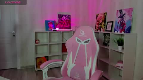 Stacey GMT5 Mo Tu We Th Fr Sa 3am -10am online show from December 2, 2024, 1:03 am