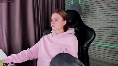 Snapshot of stacey_brown chatting on February 16, 2026, 1:02 am Stacey GMT5 Mo Tu We Th Fr Sa 3am -10am online show from February 16, 2026, 1:02 am